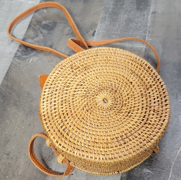 Round Rattan Purse - Picture 3 of 9